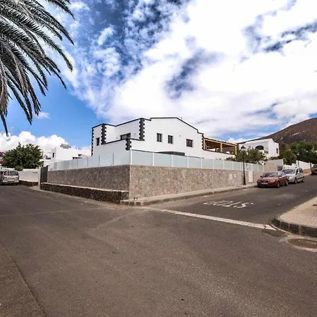 فيلة Palacios Herrero *